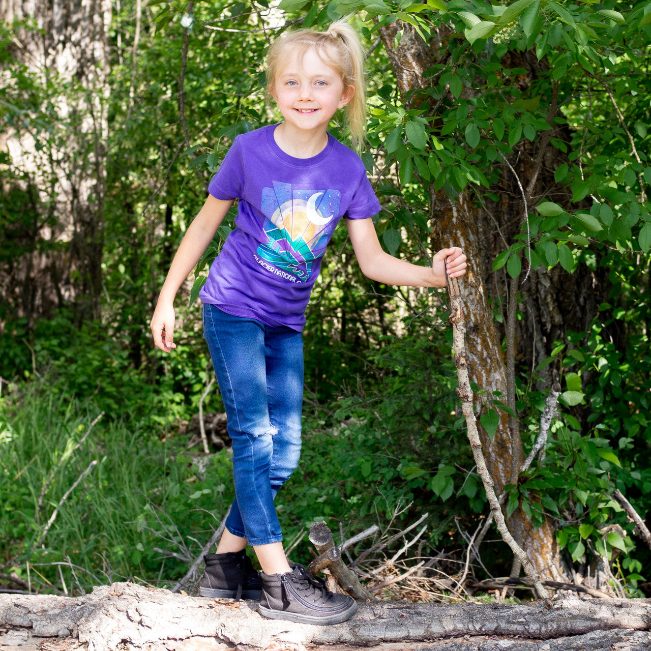 Bear in the Mountains T-Shirt (youth girls)